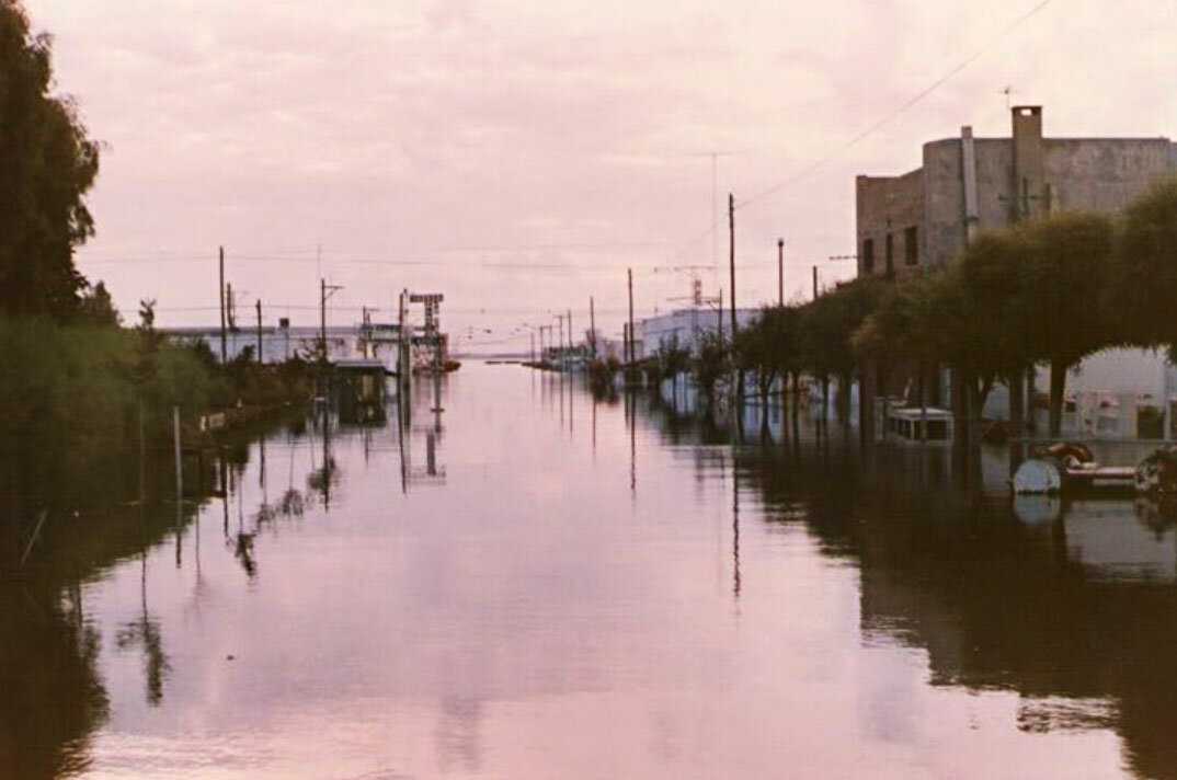 В 1993 году уровень воды достиг своего максимума - десяти метров