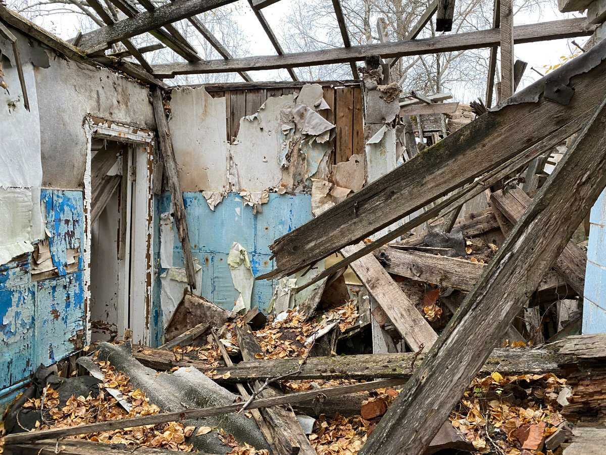 В глухой и безлюдной тайге на Севере нашли заброшенную зону - жутковатое местечко. Фоторепортаж (40+ фото)