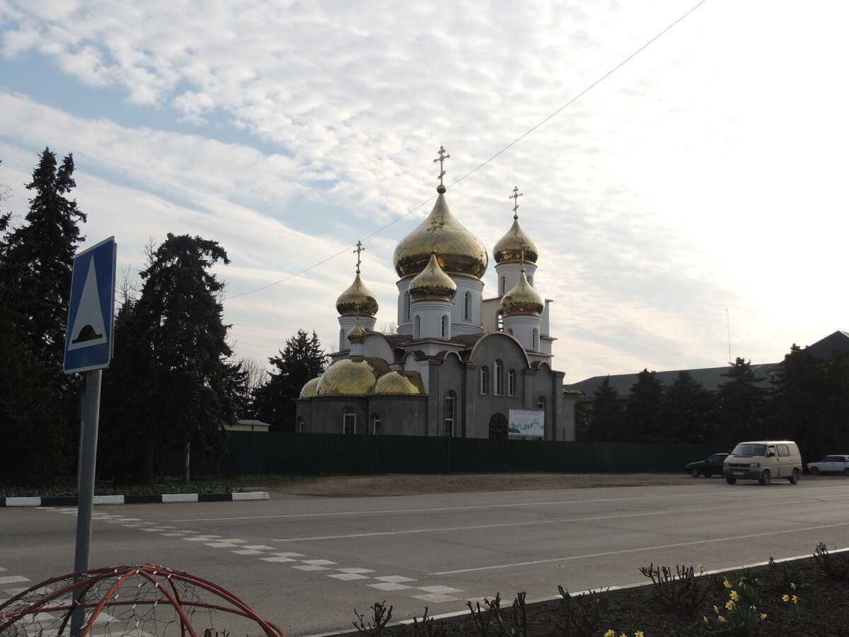 Храм в центре станицы