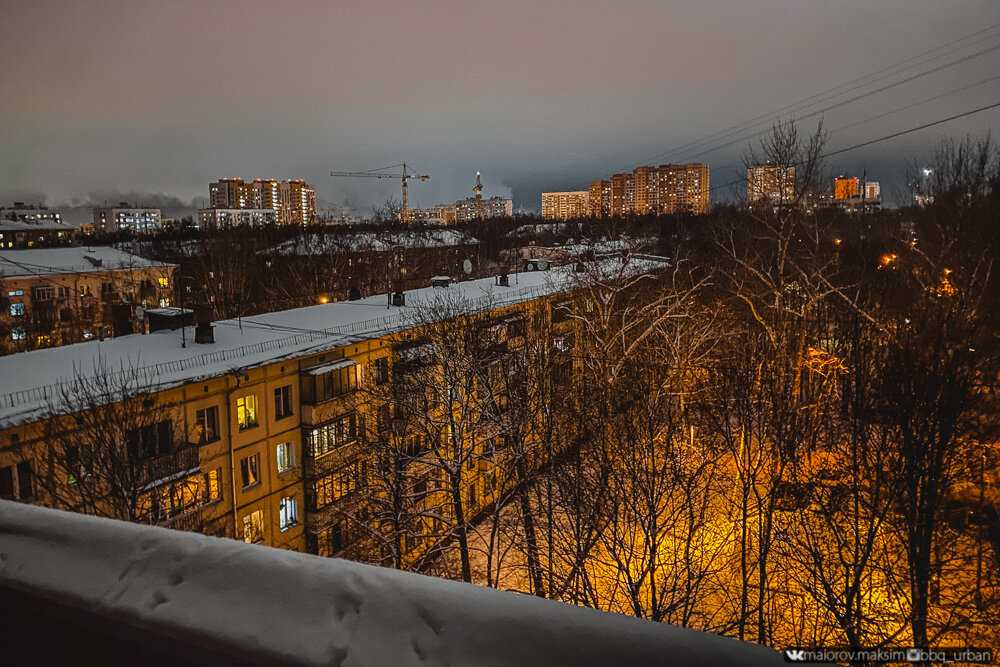 В Москве расселяют 9-этажные дома. Пробрался внутрь и был поражен - вещи просто бросили. И даже не выключили свет!