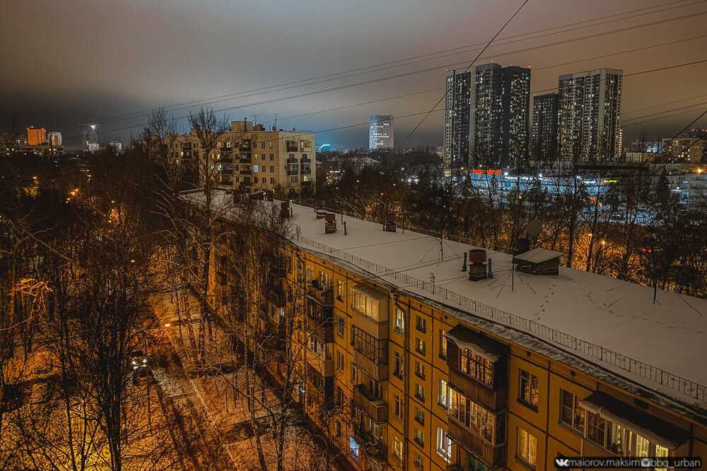 В Москве расселяют 9-этажные дома. Пробрался внутрь и был поражен - вещи просто бросили. И даже не выключили свет!