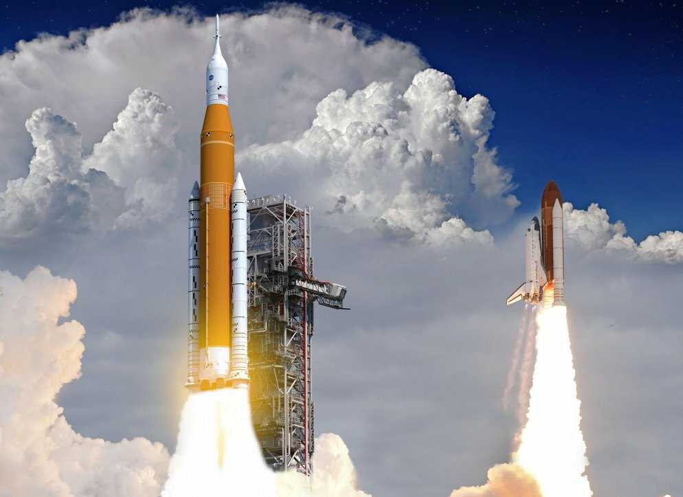 SLS и Space-Shuttl. Найдите что-нибудь общее. (Фото из открытых источников)