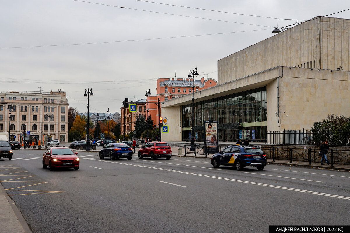 Каким был Петербург при СССР и каким стал сейчас? 8 снимков центра города, сделанных с одной и той же точки