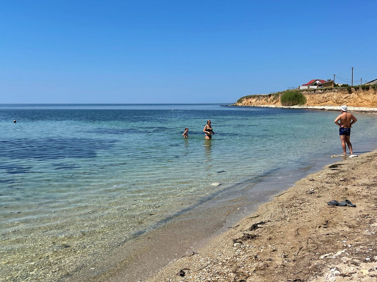 Как выглядит внутри простое село в Крыму на берегу моря, где ничего со времен СССР не изменилось. Показываю, как здесь живут люди