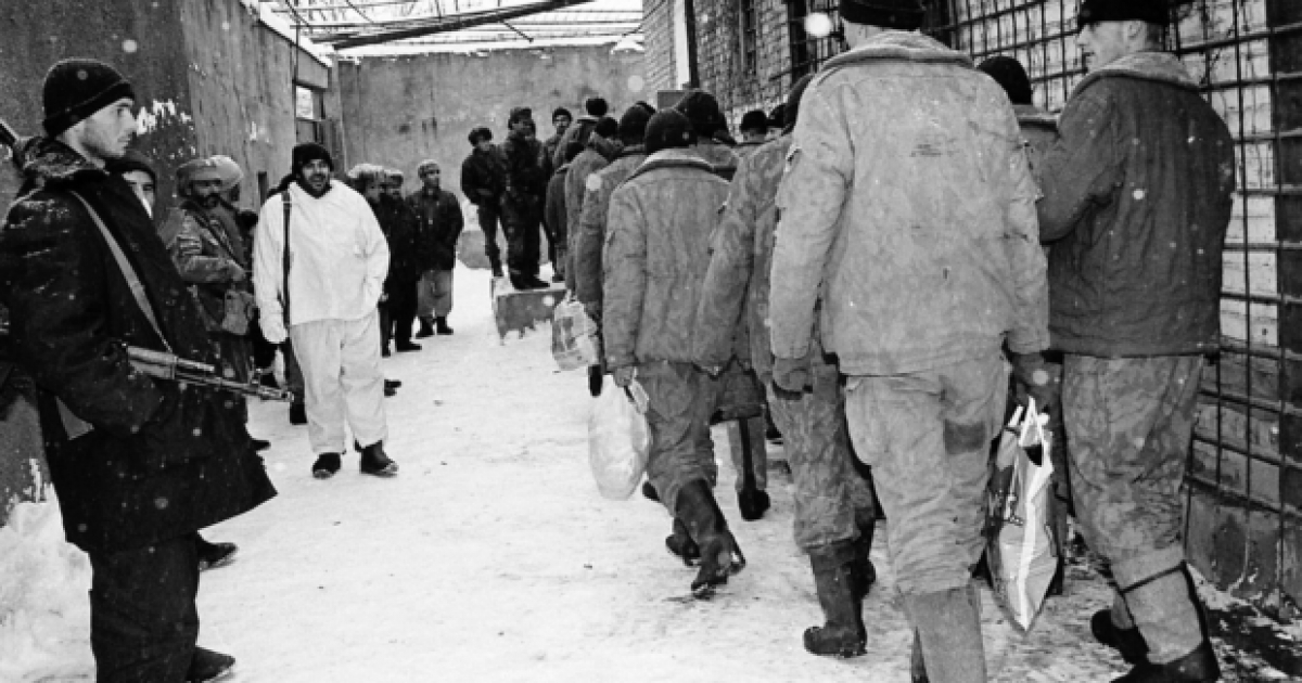 Спецназовцы попали в руки к чеченским боевикам.